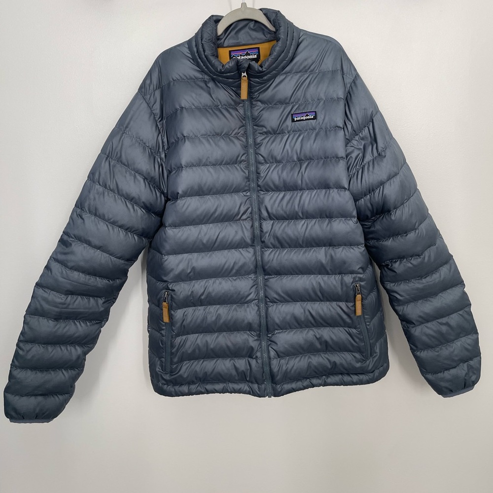 Patagonia boys down puff jacket- size XXL (16-18)